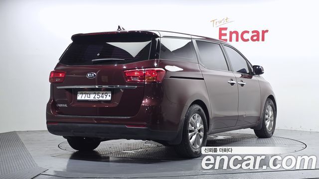 Kia Carnival Новый 11-Seater Deluxe - фото 1
