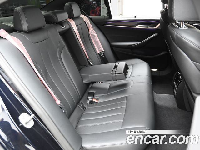 BMW 5-Series G30 520i M Sport - фото 1