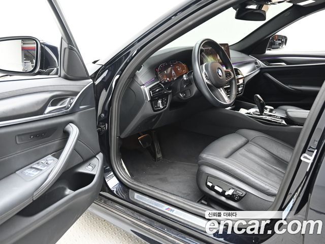 BMW 5-Series G30 520i M Sport - фото 3