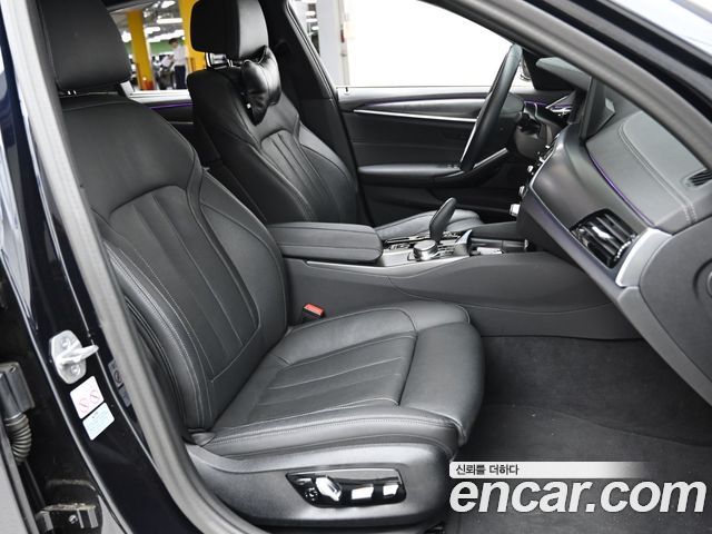 BMW 5-Series G30 520i M Sport - фото 4