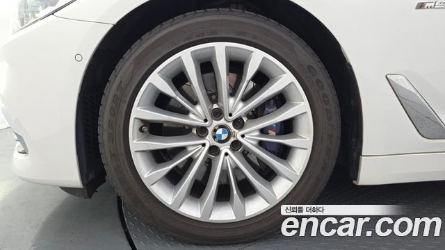 BMW 5-Series G30 530i Luxury Plus - фото 4