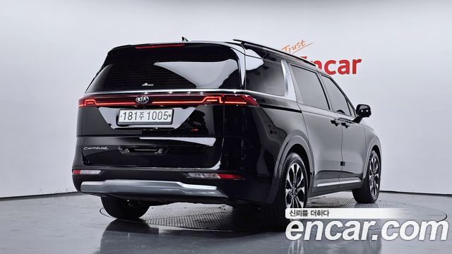 Kia Carnival 4-го поколения 9-Seater Signature - фото 1