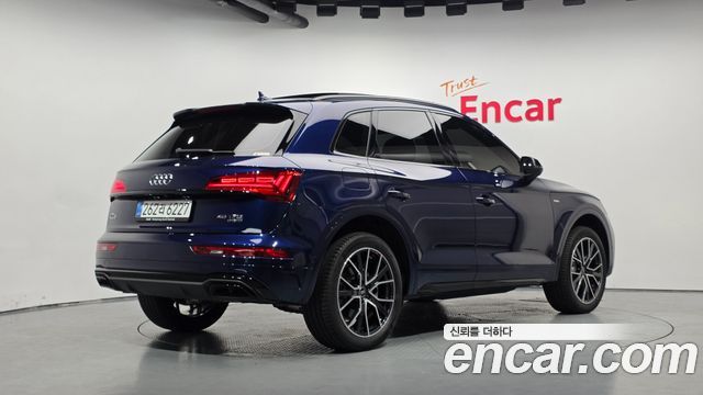 Audi Q5 FY 45 TFSI Quattro Premium - фото 1
