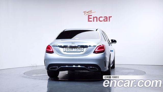 Mercedes-Benz C-Class W205 C200 AMG Line - фото 3