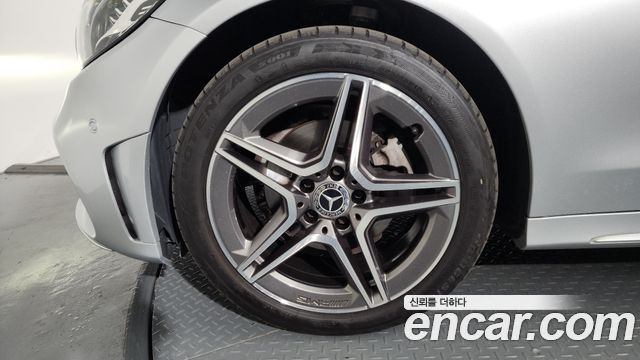 Mercedes-Benz C-Class W205 C200 AMG Line - фото 4