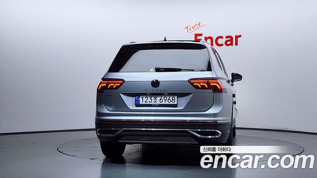 Volkswagen Tiguan 2.0 TSI Prestige - фото 3