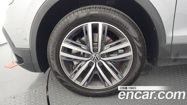 Volkswagen Tiguan 2.0 TSI Prestige - фото 4