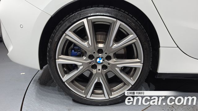 BMW 1-Series F40 M135i xDrive - фото 4