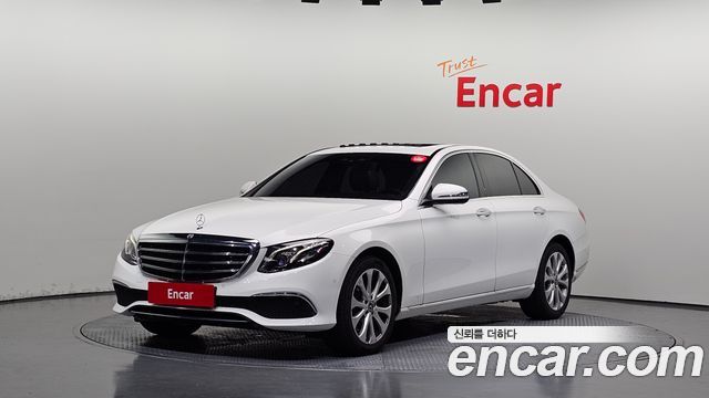 Mercedes-Benz E-Class W213 E220d Exclusive - фото 0