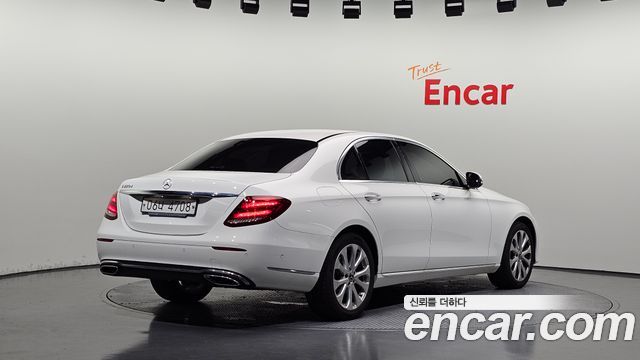 Mercedes-Benz E-Class W213 E220d Exclusive - фото 1