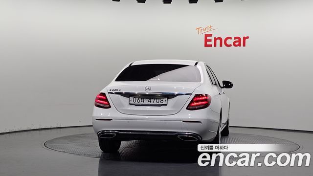 Mercedes-Benz E-Class W213 E220d Exclusive - фото 3