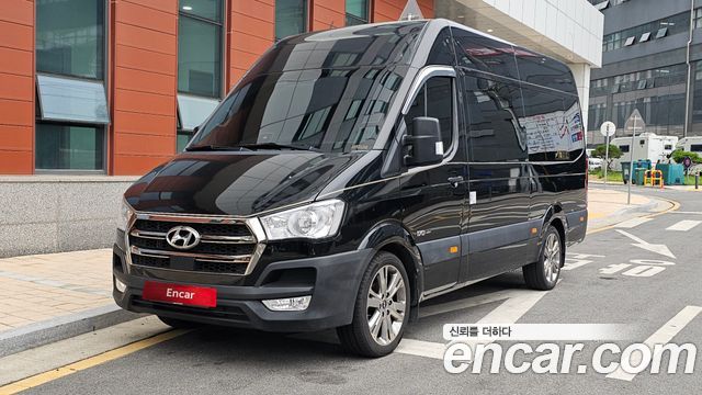 Hyundai Solati 16-seater Deluxe - фото 0