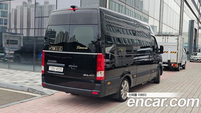 Hyundai Solati 16-seater Deluxe - фото 1