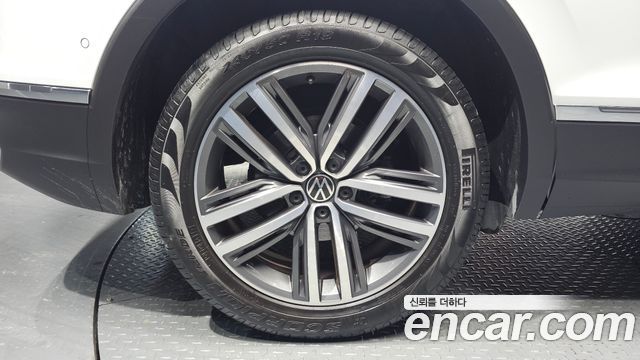 Volkswagen Tiguan 2-го поколения 2.0 TDI Prestige - фото 3