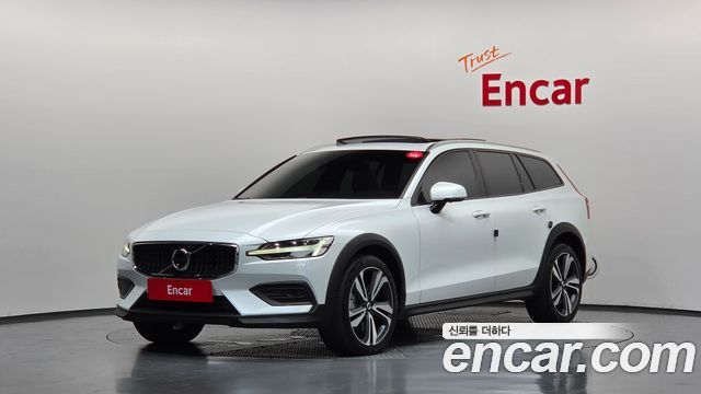 Volvo V60 2-го поколения B5 Pro AWD - фото 0