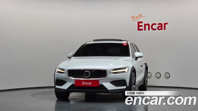 Volvo V60 2-го поколения B5 Pro AWD - фото 2