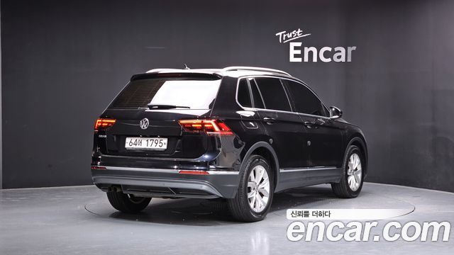 Volkswagen Tiguan 2-го поколения 2.0 TDI Premium - фото 1