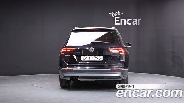 Volkswagen Tiguan 2-го поколения 2.0 TDI Premium - фото 3