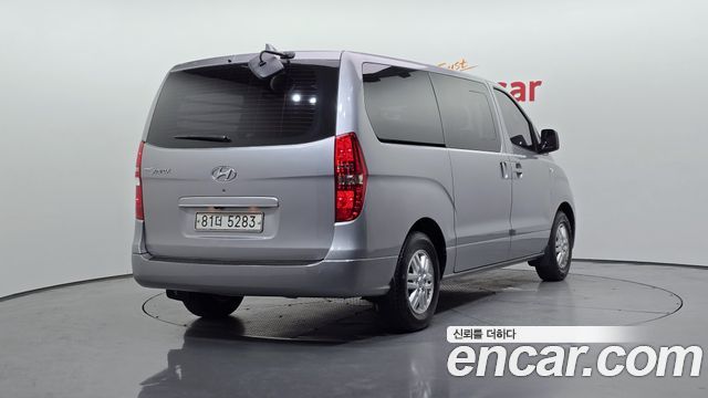 Hyundai Starex 5-Seater LPi VAN Smart - фото 1