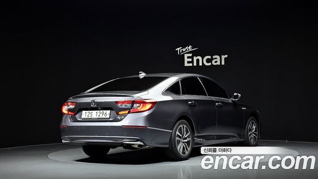 Honda Accord 10-го поколения 2.0 Hybrid Touring - фото 1