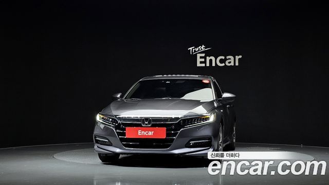 Honda Accord 10-го поколения 2.0 Hybrid Touring - фото 2