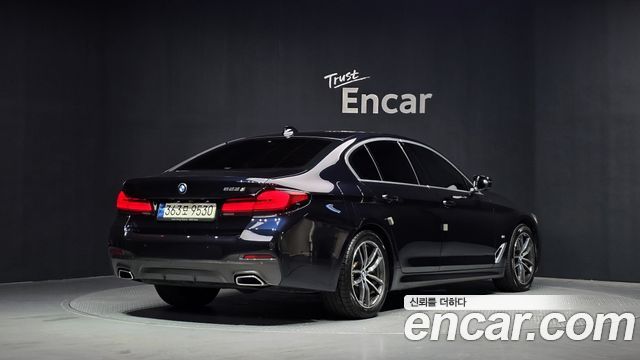 BMW 5-Series G30 523d M Sport - фото 1