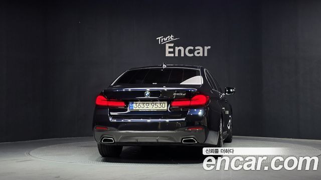BMW 5-Series G30 523d M Sport - фото 3