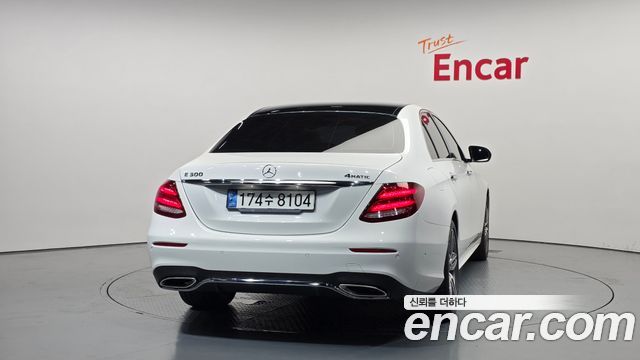 Mercedes-Benz E-Class W213 E300 AMG Line - фото 3