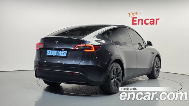 Tesla Model Y RWD - фото 1