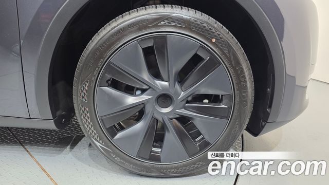 Tesla Model Y RWD - фото 4