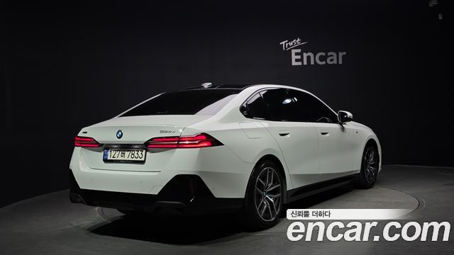 BMW 5-Series G60 523d xDrive M Sport - фото 0