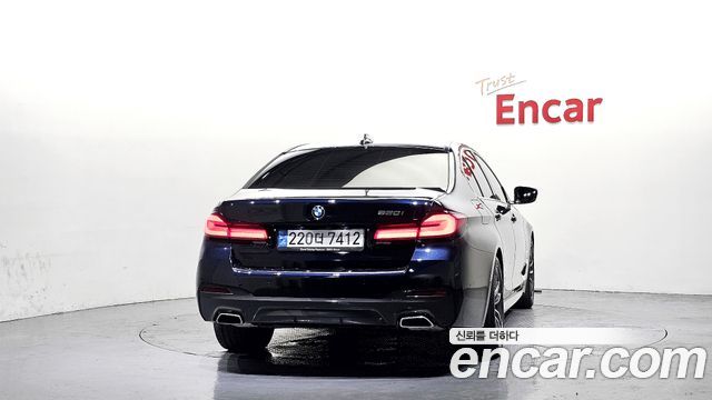 BMW 5-Series G30 520i M Sport - фото 3