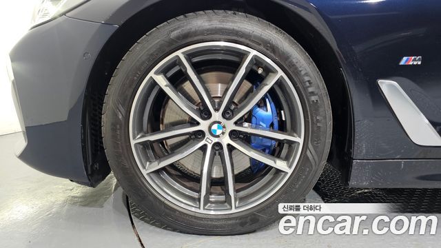 BMW 5-Series G30 520i M Sport - фото 4