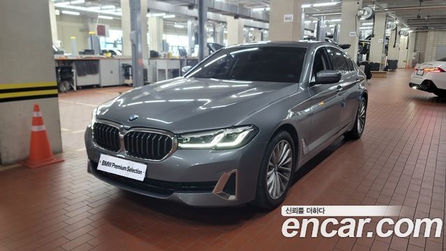BMW 5-Series G30 520i Luxury - фото 0