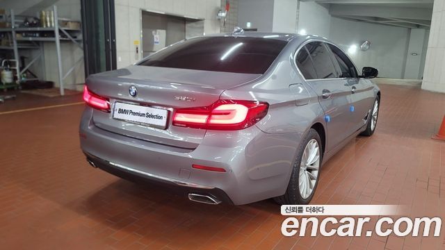 BMW 5-Series G30 520i Luxury - фото 1