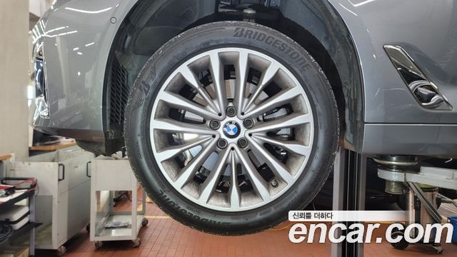 BMW 5-Series G30 520i Luxury - фото 4