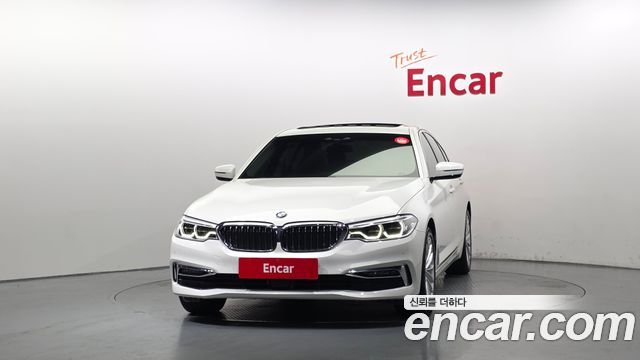 BMW 5-Series G30 530i Luxury Plus - фото 2