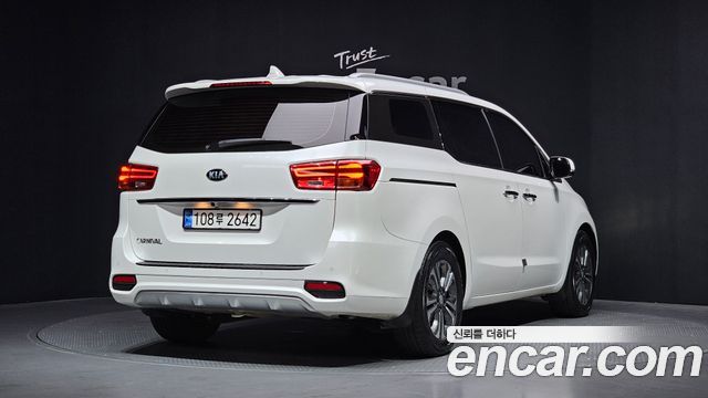 Kia Carnival Новый 9-Seater Luxury - фото 1