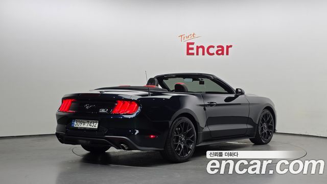 Ford Mustang Convertible - фото 1