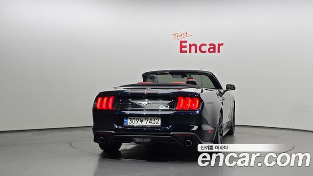 Ford Mustang Convertible - фото 3