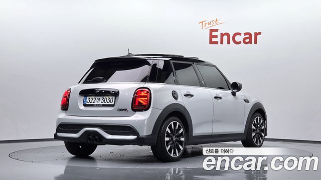 Mini Cooper 5Door Standard 3rd - фото 0