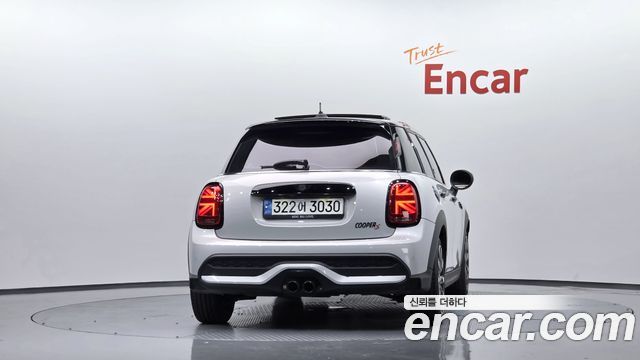 Mini Cooper 5Door Standard 3rd - фото 2