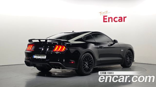 Ford Mustang GT Coupe - фото 1