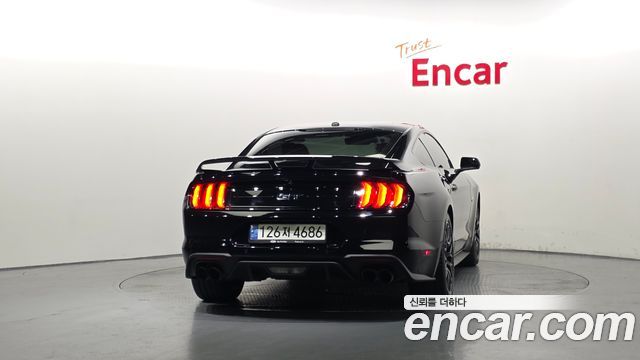 Ford Mustang GT Coupe - фото 3
