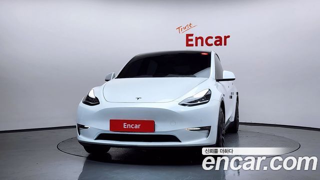 Tesla Model Y Standard Range RWD - фото 2