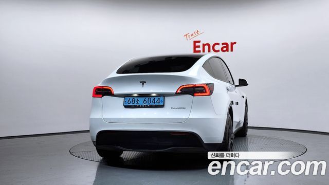 Tesla Model Y Standard Range RWD - фото 3