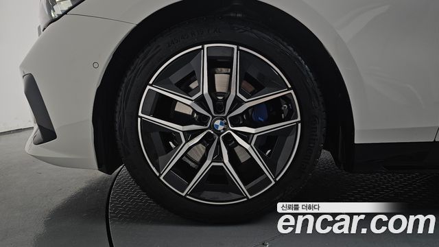 BMW 5-Series G60 520i M Sport - фото 4
