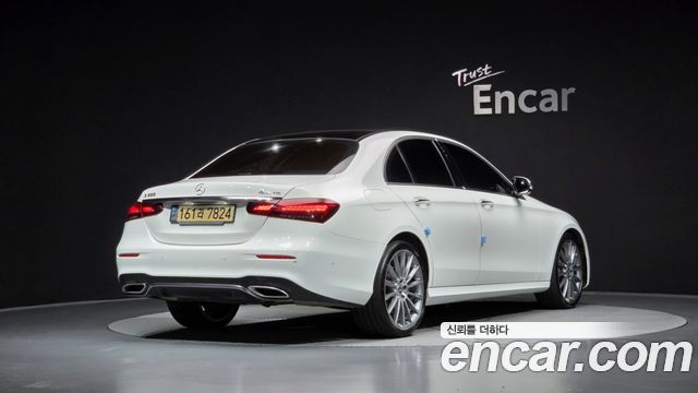 Mercedes-Benz E-Class W213 E350 4MATIC AMG Line - фото 1