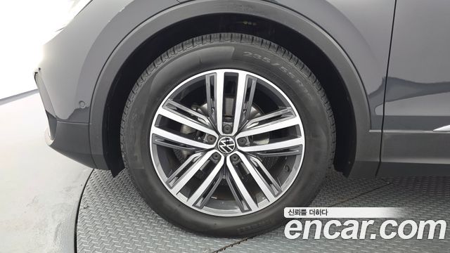 Volkswagen Tiguan 2-го поколения 2.0 TDI Prestige - фото 4