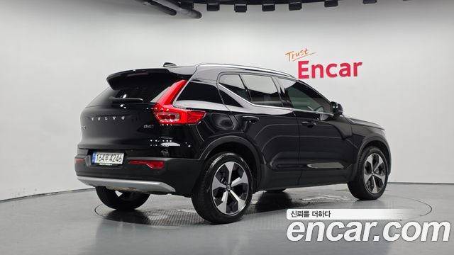 Volvo XC40 B4 Ultimate Bright - фото 1